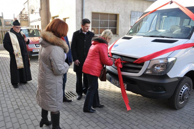 Nowy autobus dla Ośrodka Szkolno-Wychowawczego w Ząbkowicach Śląskich