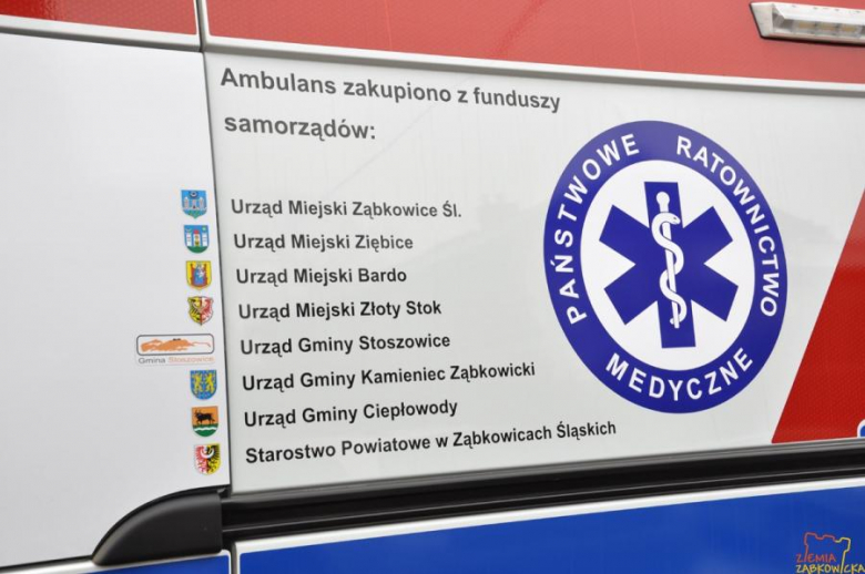 Samorządy zrzuciły się na nowy ambulans. 10 lutego odbyło się oficjalne przekazanie pojazdu