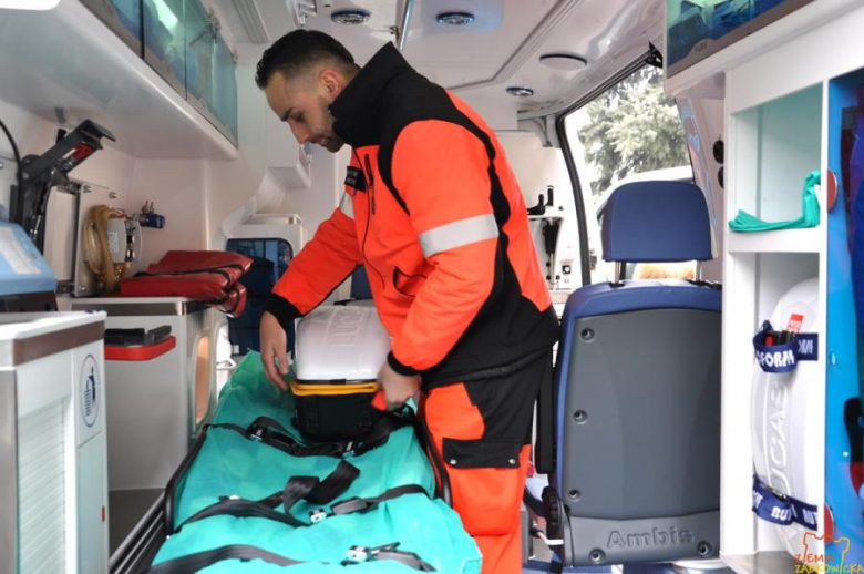Samorządy zrzuciły się na nowy ambulans. 10 lutego odbyło się oficjalne przekazanie pojazdu