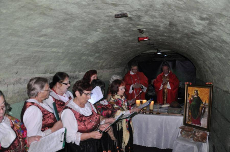 Barbórkowa Msza Święta  w kopalni Niklu, Chryzoplazu i Opalu w Szklarach-Hucie