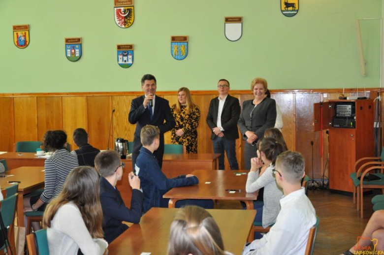 Konkurs wiedzy „Zdrowa żywność” został zorganizowany przez ząbkowicki sanepid przy wsparciu starosty i burmistrza miasta