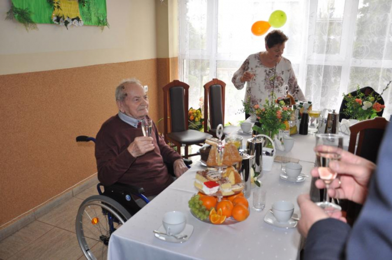 Mieszkaniec ząbkowickiego Domu Pomocy Społecznej skończył 100 lat 