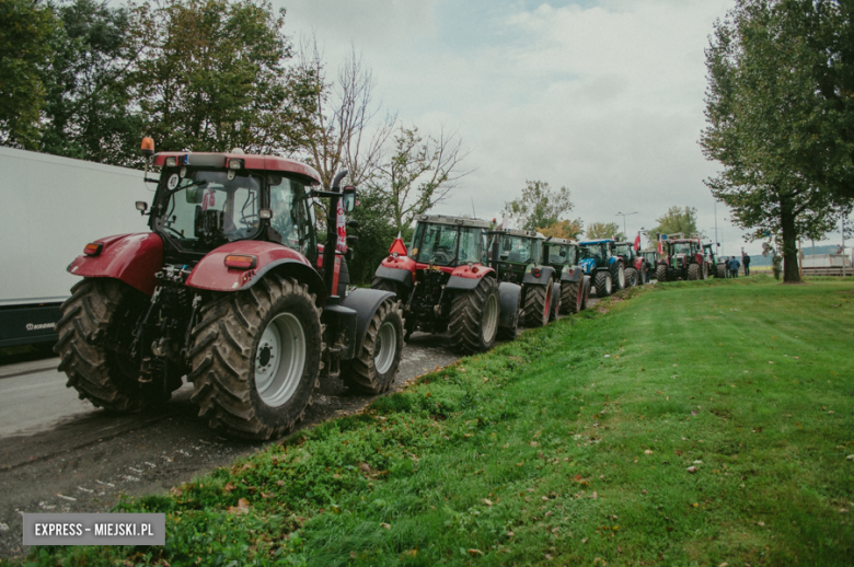 Manifestacja rolników na drodze krajowej nr 8 w Ząbkowicach Śląskich