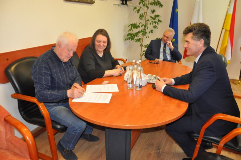 Podpisanie umów z organizacjami na wsparcie realizacji zadań publicznych Powiatu Ząbkowickiego
