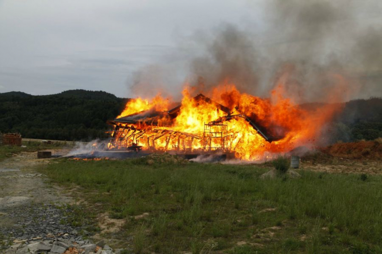 Pożar domu ekologicznego