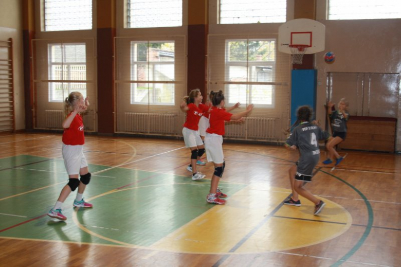 Końcem października w sali Szkoły Podstawowej nr 4 w Ziębicach rozegrany został turniej piłki ręczne