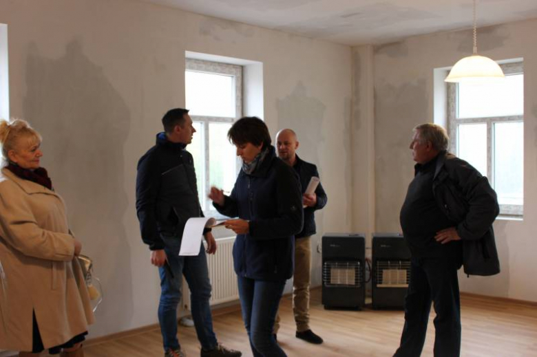 Trwa remont pomieszczeń w świetlicy wiejskiej w Stoszowicach