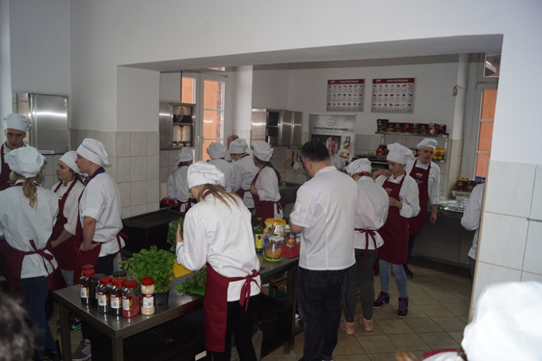 Warsztaty kulinarne z Robertem Sową w ZSP Ziębice