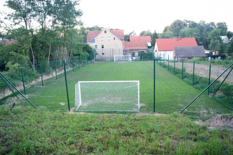 Zmodernizowano boisko sportowe w Sulisławicach