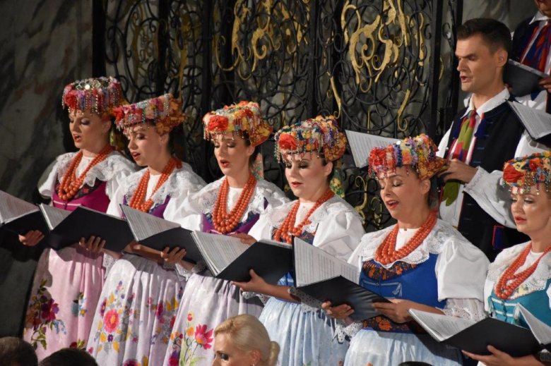 Koncert Zespołu Pieśni i Tańca „Śląsk” w Bardzie. Magdalena Cornelius honorową obywatelką Barda 