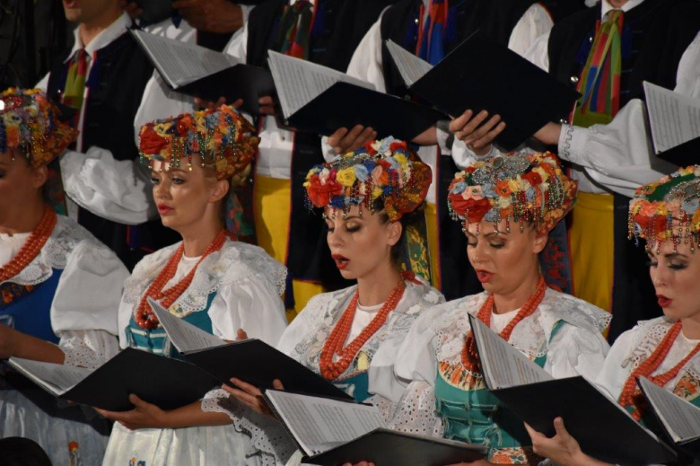 Koncert Zespołu Pieśni i Tańca „Śląsk” w Bardzie. Magdalena Cornelius honorową obywatelką Barda 