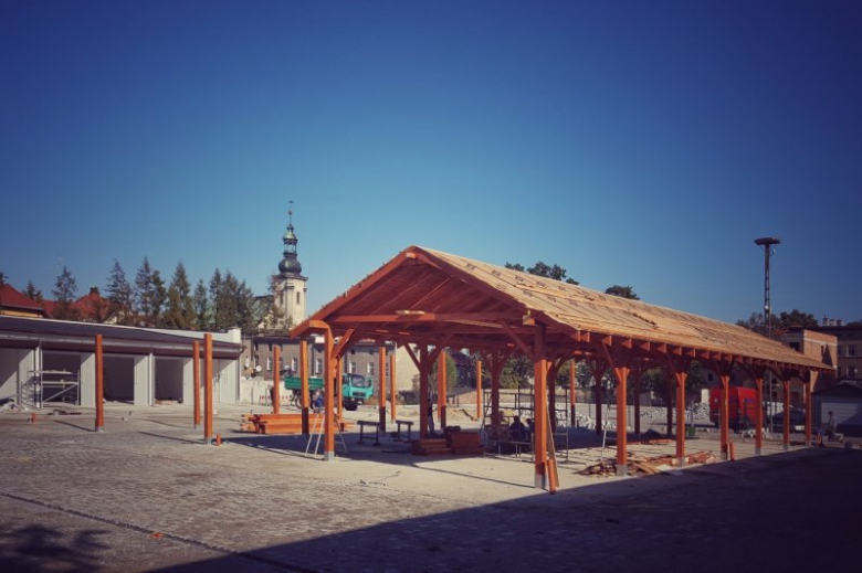 Prace na placu budowy targowiska gminnego w Ziębicach