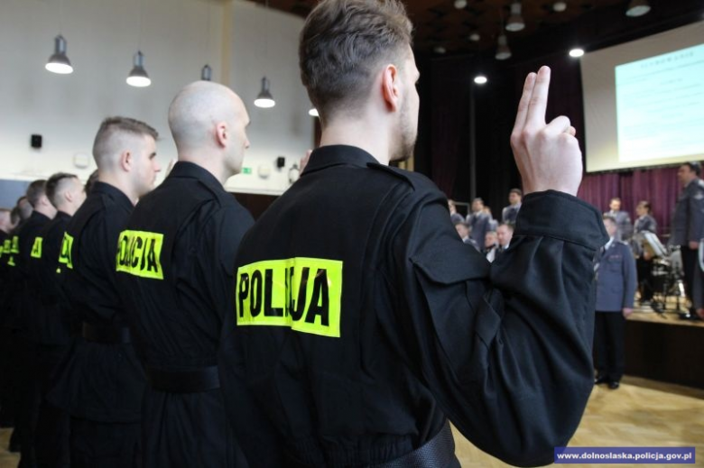 Dolny Śląsk: nowi policjanci złożyli ślubowanie
