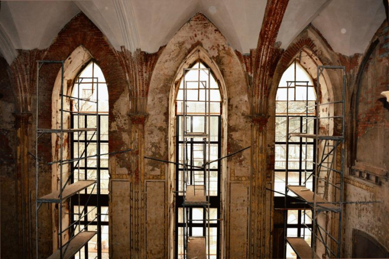 W ramach realizacji projektu w Pałacu Marianny Orańskiej zrekonstruowano zewnętrzną i wewnętrzną stolarkę okienną i drzwiową sali jadalnej i pomieszczeń poniżej oraz stolarkę okienną kaplicy