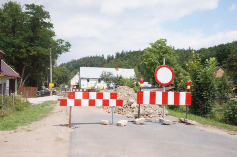 Trwa przebudowa mostu w Laskach