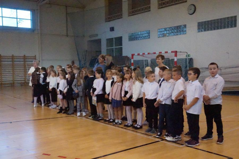 218 uczniów powitało nowy rok szkolny w Szkole Podstawowej w Złotym Stoku.