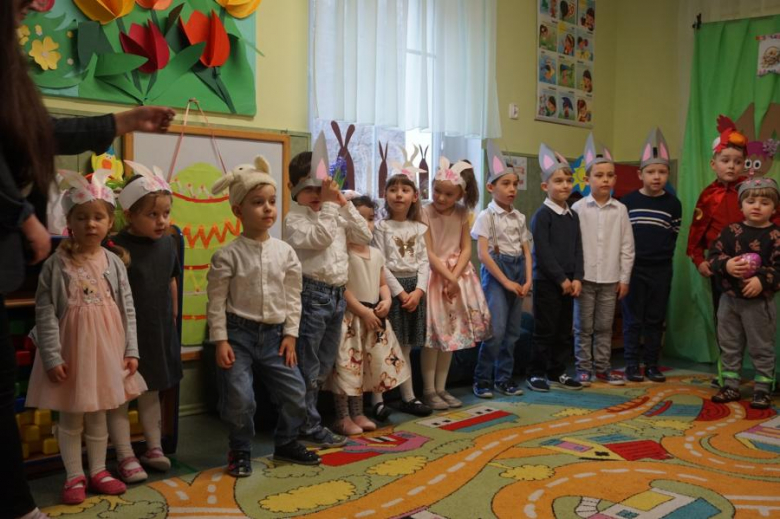  „Wielkanocny Zajączek” odwiedził Przedszkole  „Zielona Dolina” w Mąkolnie