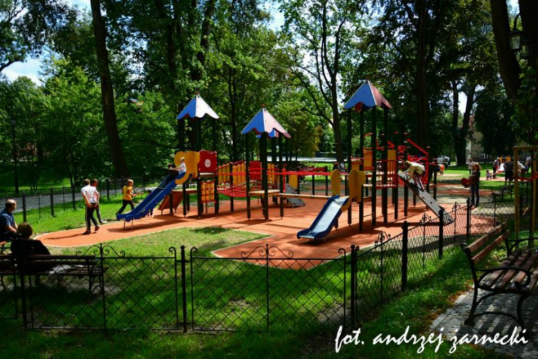 Plac zabaw w ząbkowickim parku w obiektywie Foto-Świra
