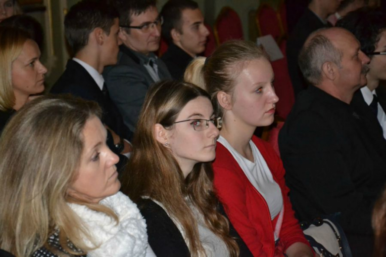 Uczniowie szkół powiatu ząbkowickiego otrzymali stypendia