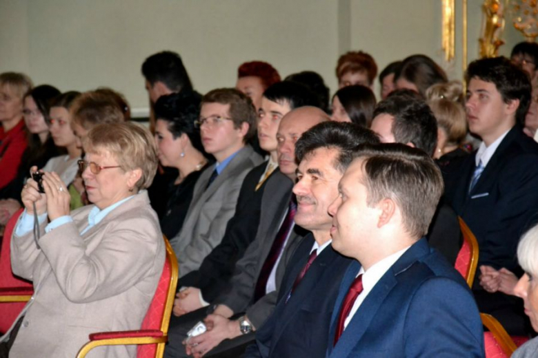 Uczniowie szkół powiatu ząbkowickiego otrzymali stypendia