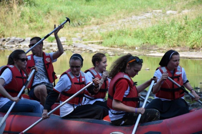 Spływ pontonowy uczestników Światowych Dni Młodzieży