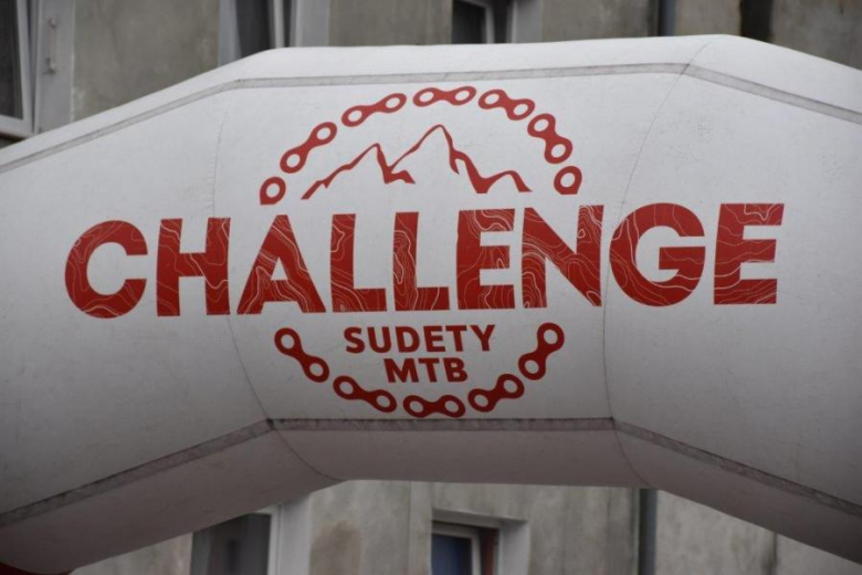 MTB Sudety Challenge: Zawodnicy wyruszyli z Barda na czwarty etap zmagań