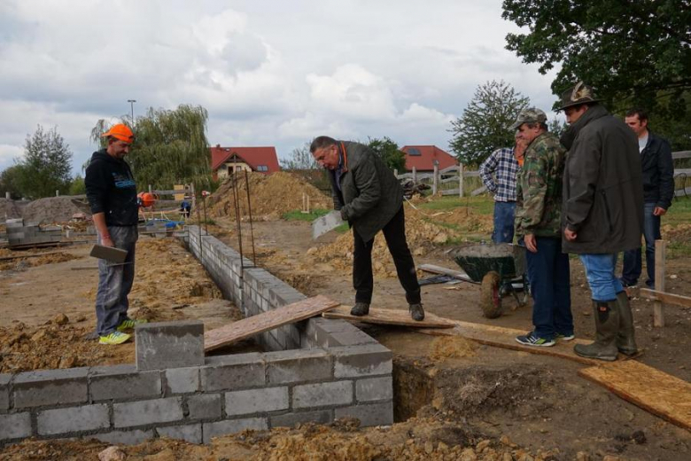 Wkopano kamień węgielny pod budowę domku myśliwskiego w Złotym Stoku