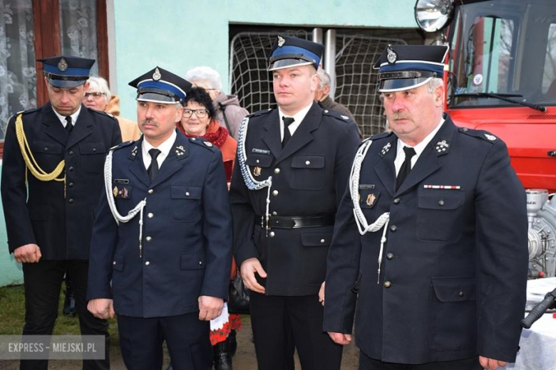 Oficjalne przekazanie nowego pojazdu strażakom-ochotnikom z Ożar