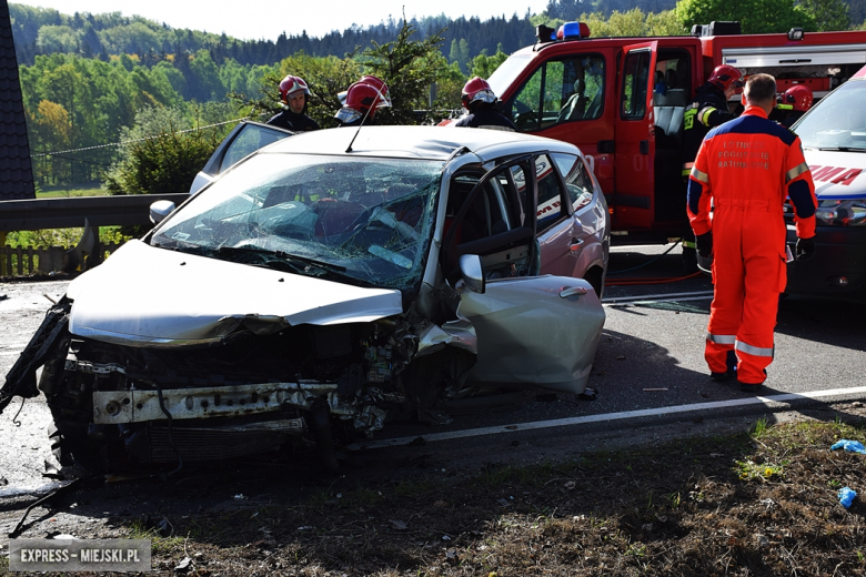 Groźny wypadek w Laskach. Interweniuje helikopter LPR