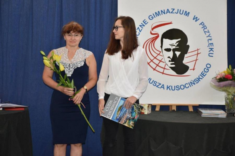 Uroczysty apel z okazji zakończenia roku szkolnego w Publicznym Gimnazjum im. Janusza Kusocińskiego w Przyłęku