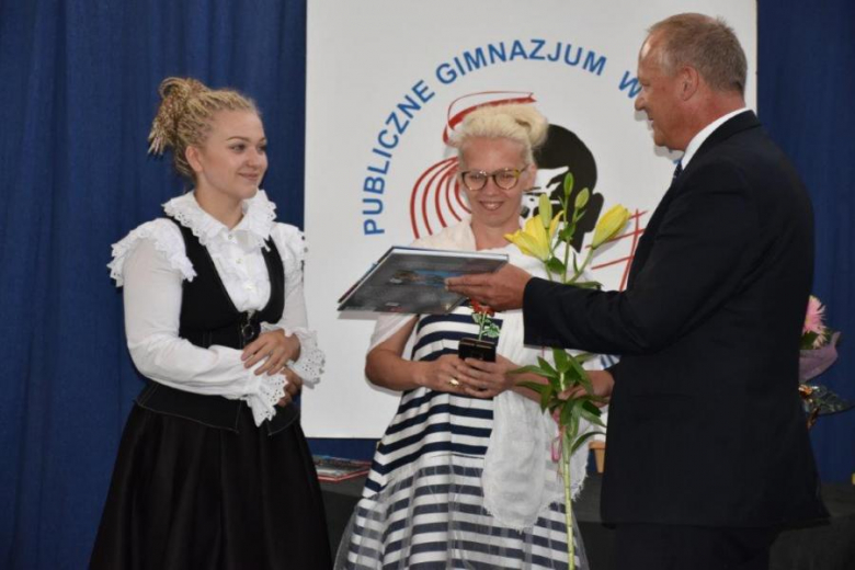 Uroczysty apel z okazji zakończenia roku szkolnego w Publicznym Gimnazjum im. Janusza Kusocińskiego w Przyłęku