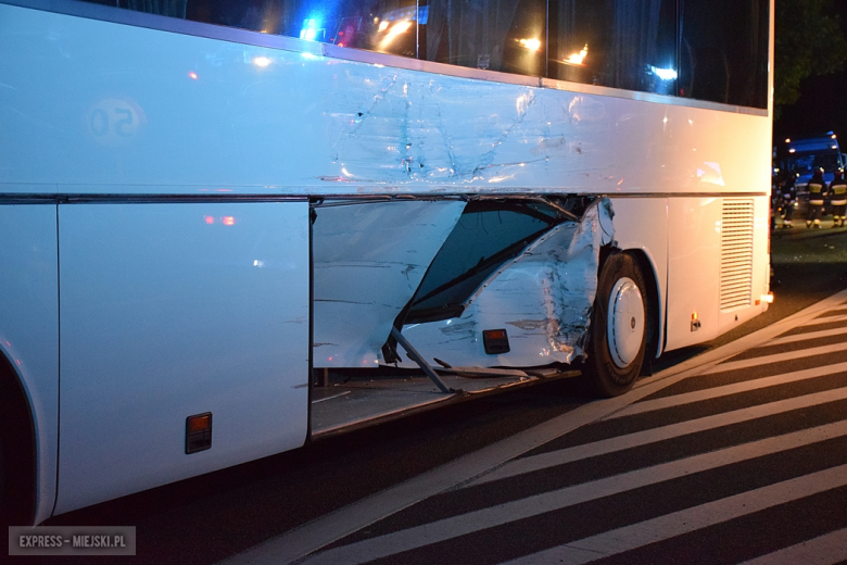 Zderzenie autobusu z cysterną na krajowej ósemce w Dębowinie