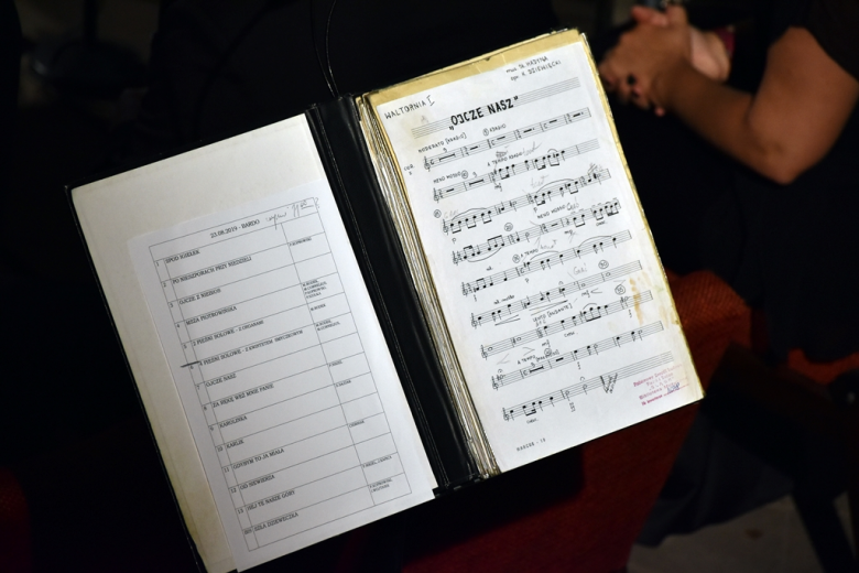 Koncert Zespołu Pieśni i Tańca „Śląsk” w bazylice mniejszej w Bardzie