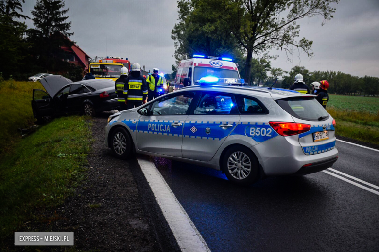 Audi wypadło z drogi na krajowej ósemce w Braszowicach