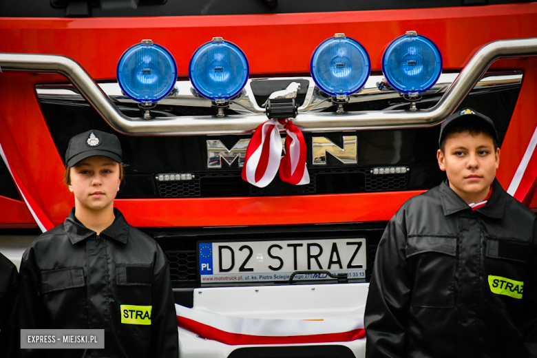 Oficjalne przekazanie nowego wozu strażakom-ochotnikom ze Złotego Stoku