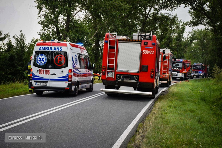15 sierpnia tuż przed godziną 10 na drodze wojewódzkiej nr 382 za Kamieńcem Ząbkowickim w kierunku Ząbkowic Śląskich zderzyły się dwa samochody osobowe. Jedna osoba nie żyje
