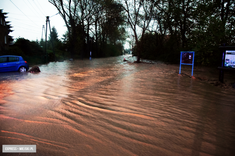 Starczów: Droga zamieniła się w potok, zalane posesje i domy