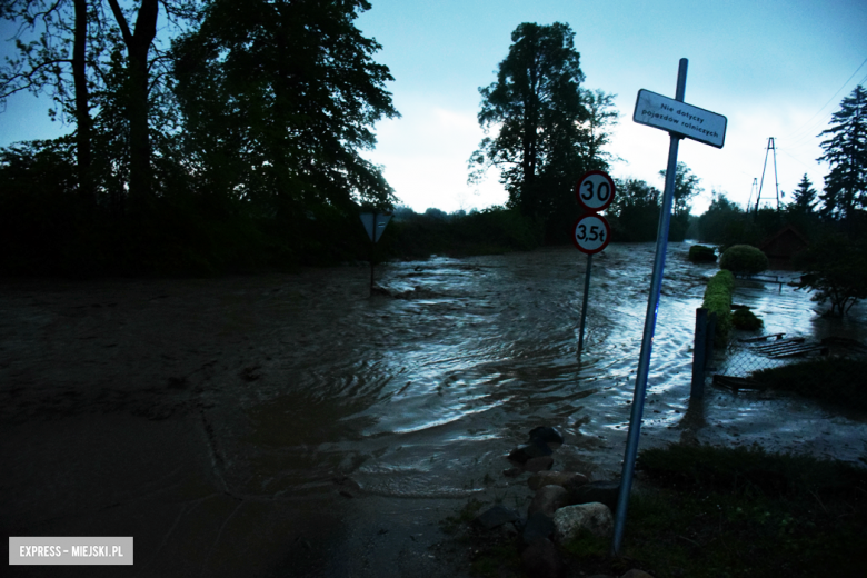 Starczów: Droga zamieniła się w potok, zalane posesje i domy