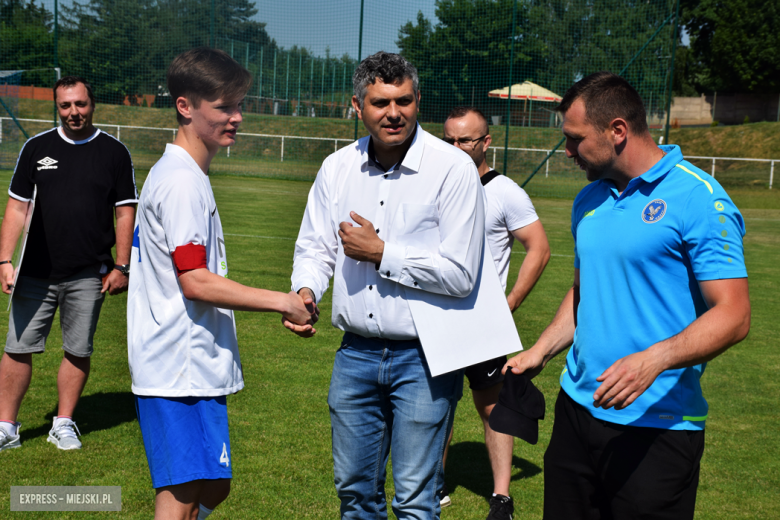 W ostatnim meczu ligowym biało-niebiescy po golu Kamila Kukli pokonali 1:0 (1:0) Nysę Kłodzko