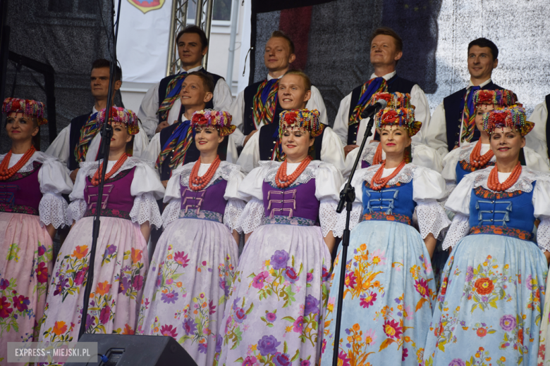 Zespół Pieśni i Tańca Śląsk wystąpił na bardzkim rynku