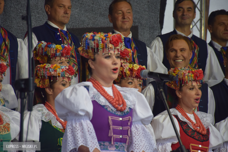Zespół Pieśni i Tańca Śląsk wystąpił na bardzkim rynku
