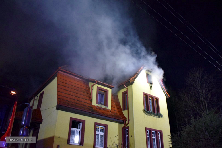 Pożar poddasza oraz dachu w budynku mieszkalnym przy ul. 3 Maja w Złotym Stoku