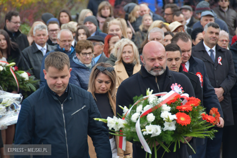Złożenie kwiatów i zniczy pod Pomnikiem Poległych za Ojczyznę z okazji Dnia Niepodległości