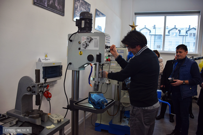 Nowa pracownia mechaniczna w Zespole Szkół Ponadpodstawowych w Ziębicach oficjalnie otwarta