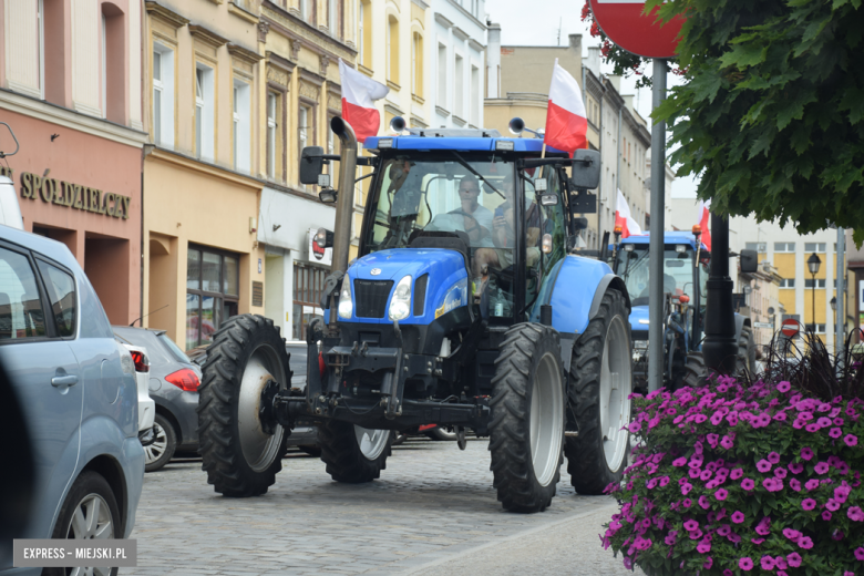 Protest rolników w Ząbkowicach Śląskich. Odwiedzili siedzibę posła Marcina Gwoździa