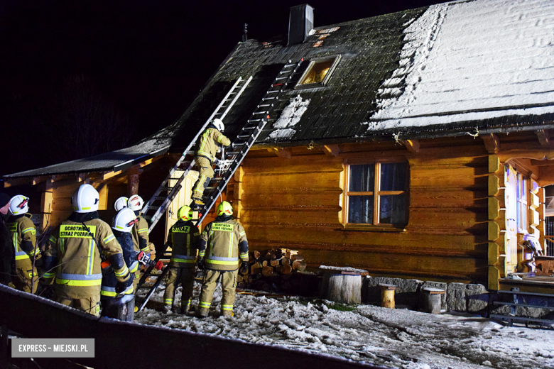 Pożar w budynku mieszkalnym w Laskach