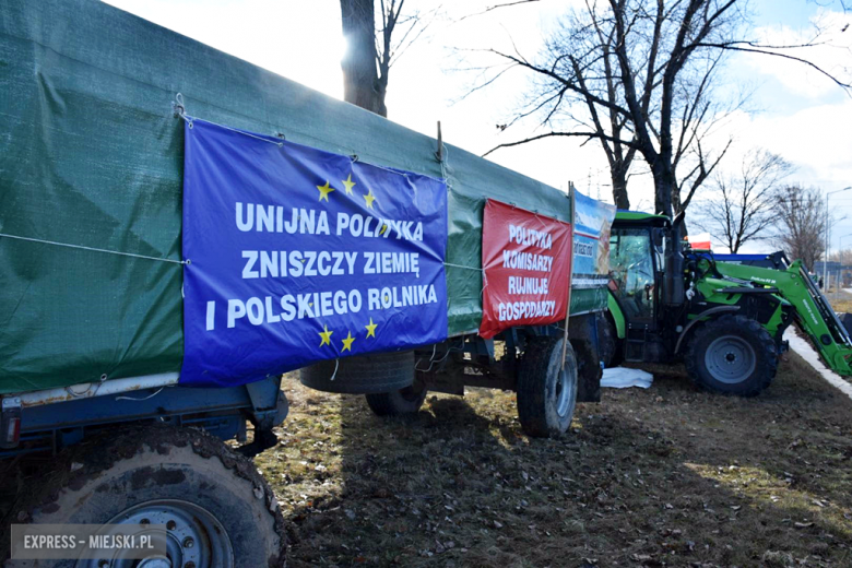 „Unijna polityka zniszczy ziemię i polskiego rolnika.” Protest rolników na krajowej ósemce 