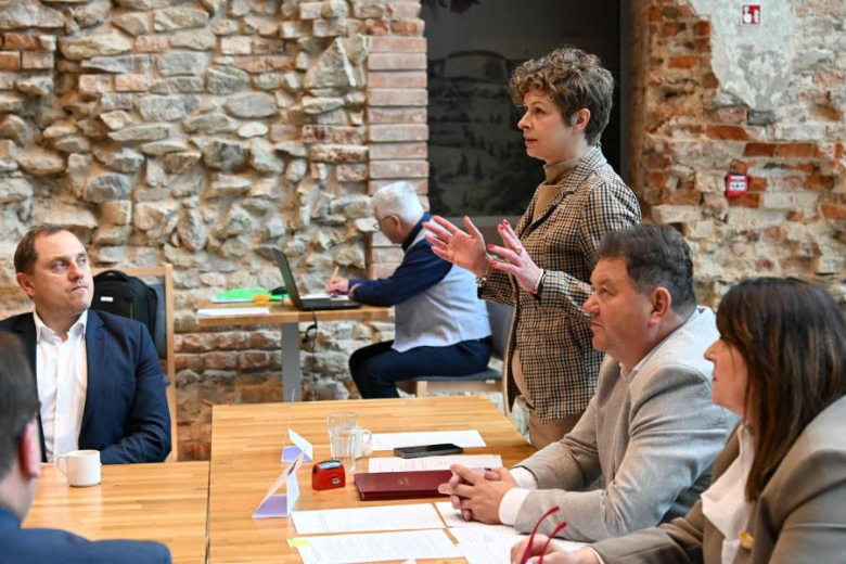 Włodarze gmin górskich debatowali w murach Twierdzy Srebrna Góra