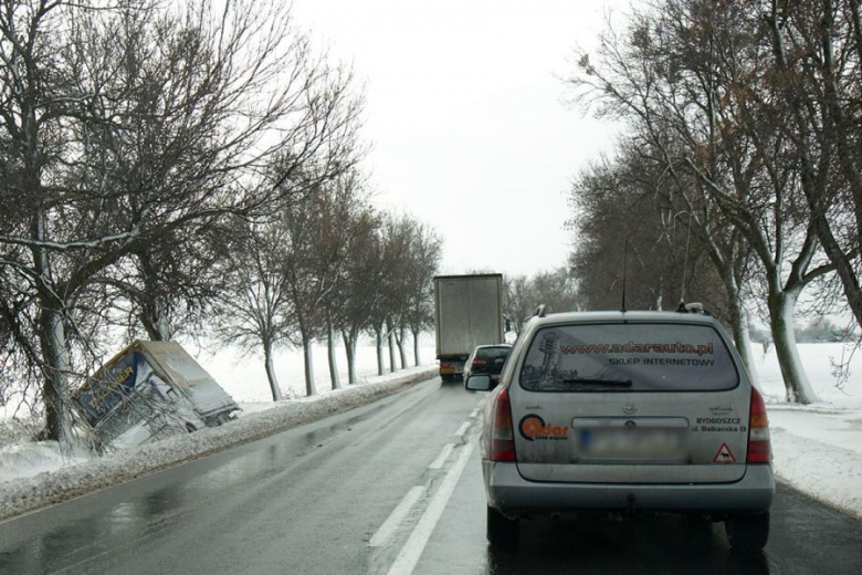 Atak zimy - na drogach kolizje i wypadki
