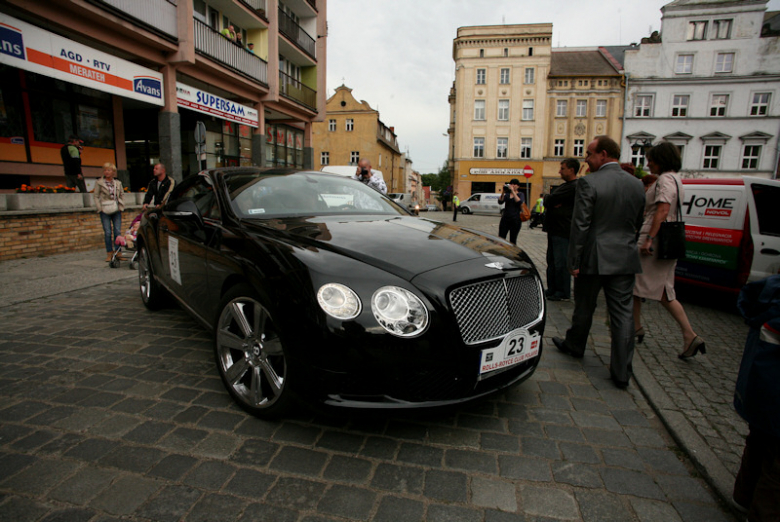 Rolls-Royce i Bentley na ząbkowickim Rynku 